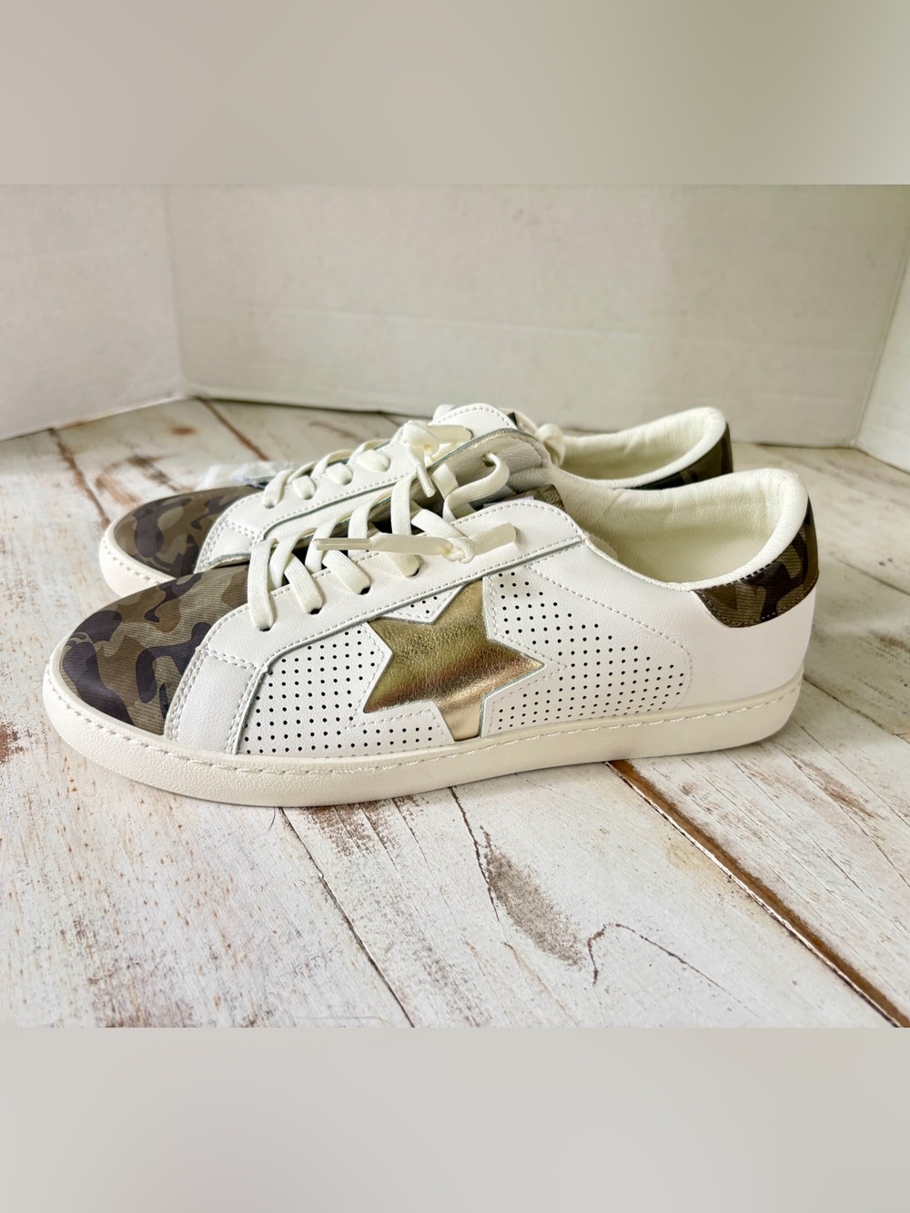 Vintage Havana Betsy White Camo Gold Star Sneakers NWOB Sz 9